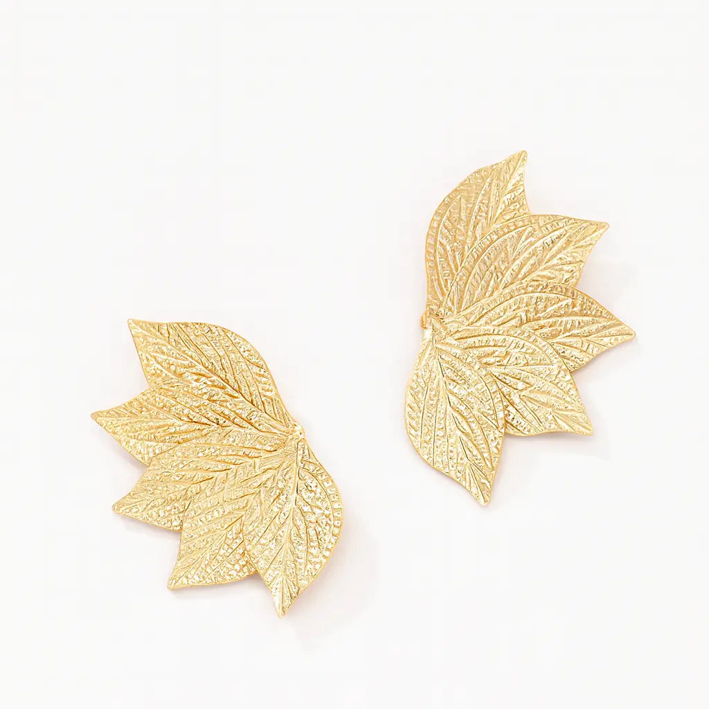 Boucles d’oreilles en forme de feuille – Doré texturé UMII