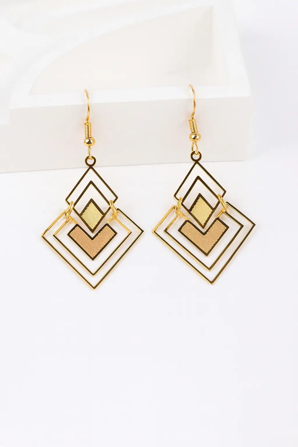 Boucles d’oreilles pendantes géométriques dorées – Style été chic UMII